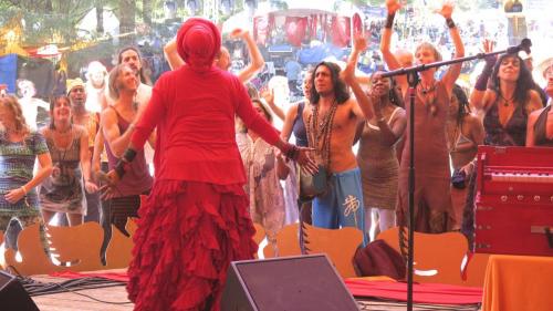 C.C. White - Soul Kirtan at Beloved Festival 2014! (3) (Photo by Ankush Vimawala