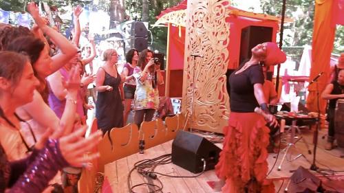 C.C. White - Soul Kirtan at Beloved Festival 2014! (4) (Photo by Ankush Vimawala)