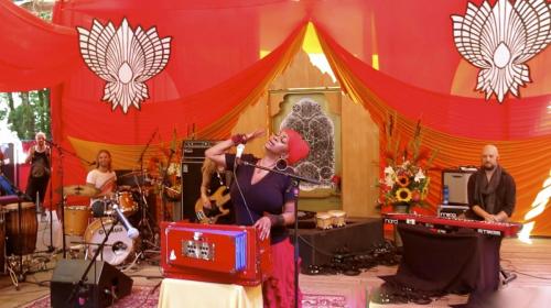 C.C. White - Soul Kirtan at Beloved Festival 2014! (5) (Photo by Ankush Vimawala)